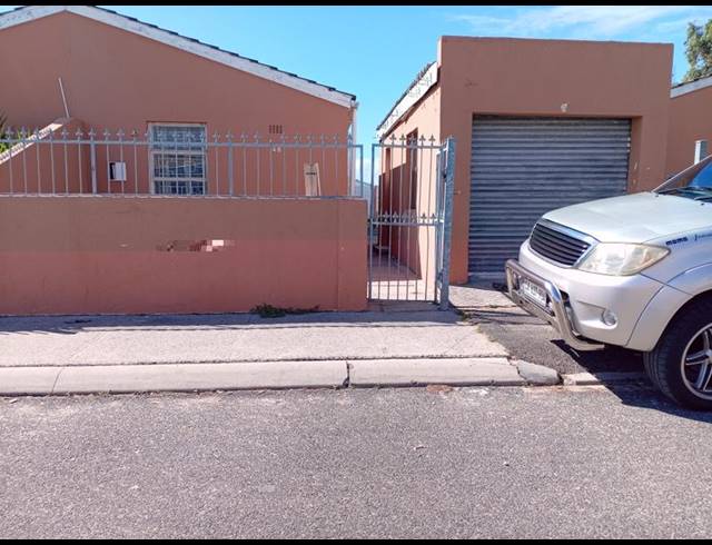 3 BEDROOM HOUSE FOR SALE IN PORTLANDS